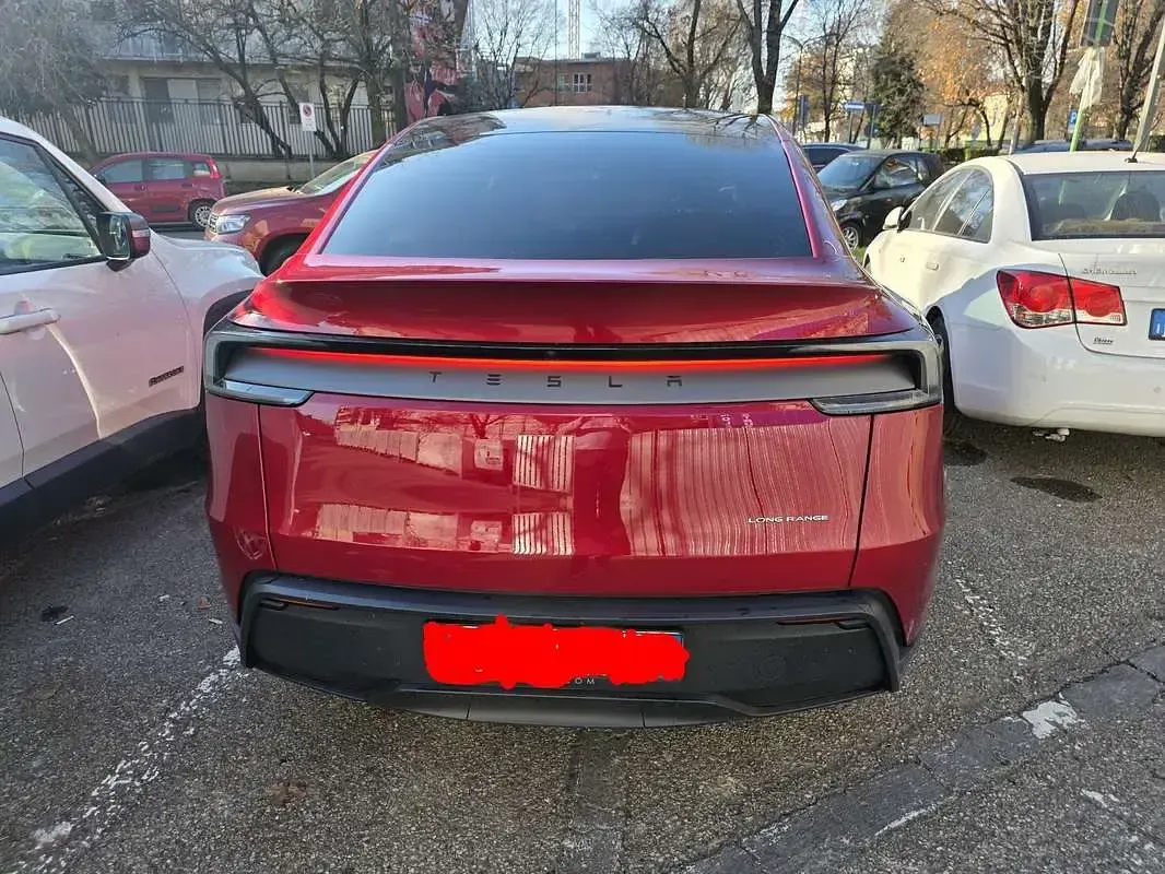 Usata Tesla Model Y Long Range RWD 119 kW (163 CV) 2025 Rosso SUV