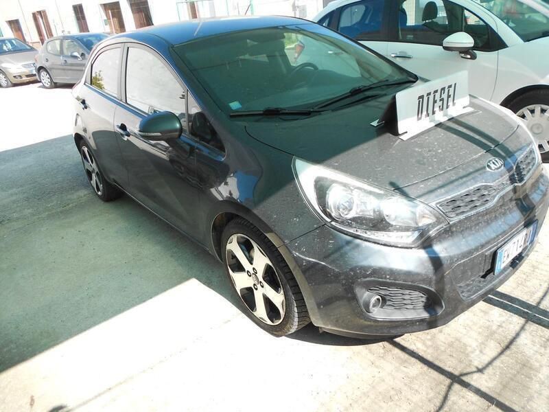 Usata Kia Rio 90 CV (66 kW) 2015 Nero Berlina
