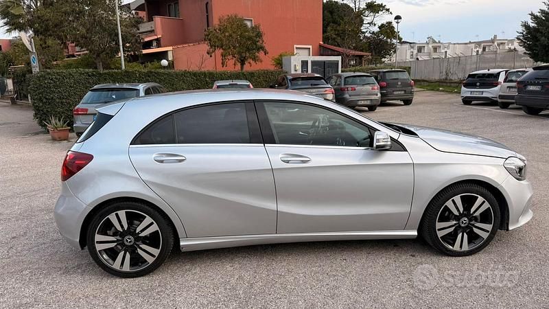 Usata Mercedes A180 Executive 109 CV (80 kW) 2017 Grigio Berlina