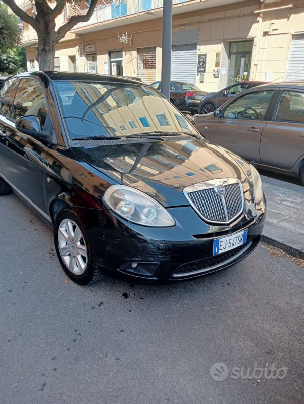 Usata Lancia Ypsilon 60 CV (44 kW) 2011 Nero Utilitaria