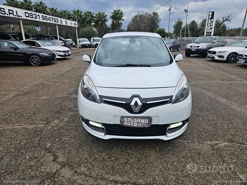 Bianco Usata 2014 Renault Scénic III LIMITED Monovolume | 7000 € (Buon prezzo) - Immagine 1/4