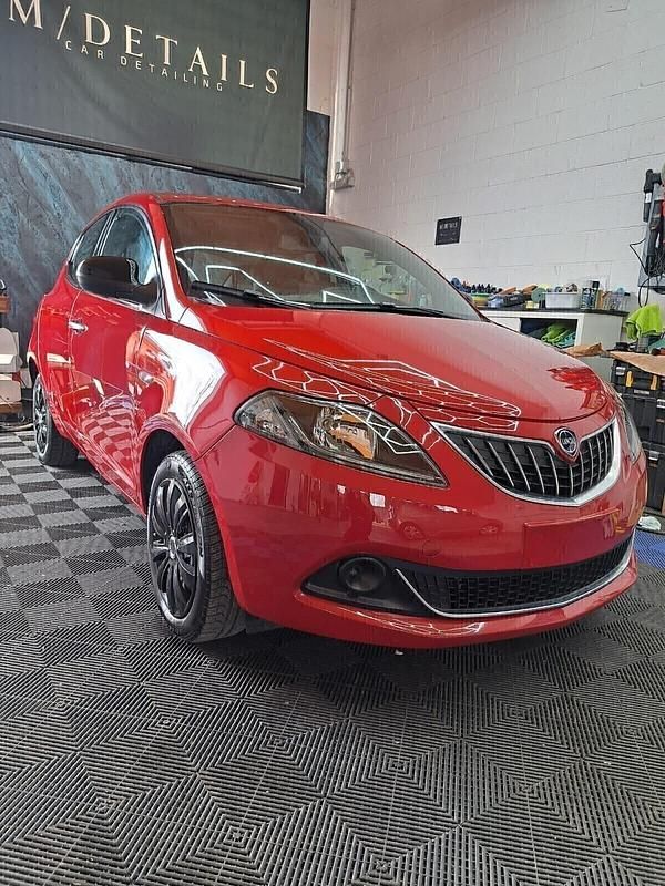 Usata Lancia Ypsilon Silver 69 CV (50 kW) 2021 Rosso Utilitaria