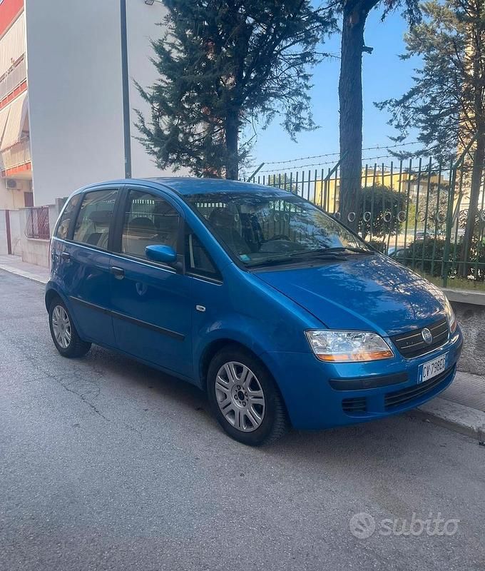 Usata Fiat Idea 70 CV (51 kW) 2005 Blu Monovolume