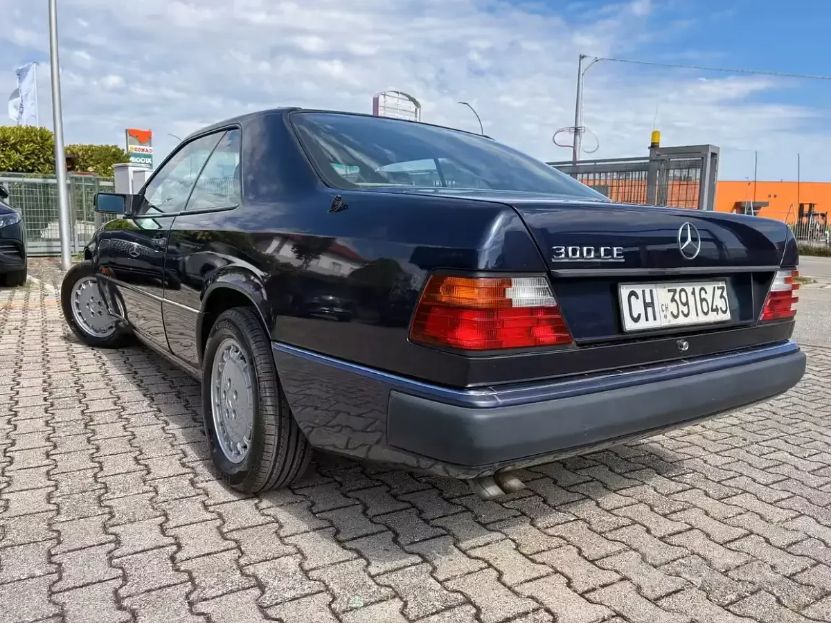 Usata Mercedes E300 188 CV (138 kW) 1992 Blu Coupé