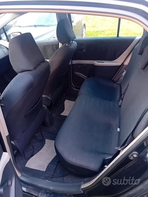 Usata Toyota Yaris 65 CV (47 kW) 2005 Utilitaria