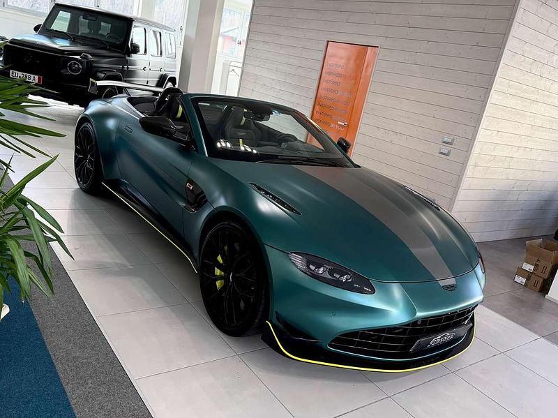 Usata Aston Martin V8 Vantage 534 CV (392 kW) 2023 Racing green satinato Cabrio