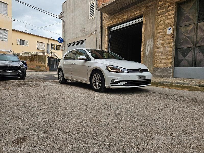 Usata VW Golf VIII 125 CV (91 kW) 2020 Bianco Utilitaria
