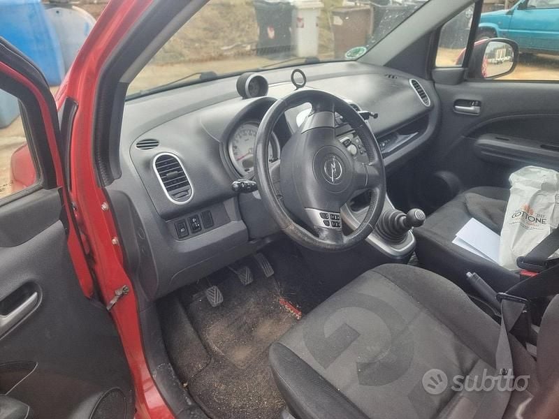 Usata Opel Agila 65 CV (47 kW) 2010 Rosso Utilitaria