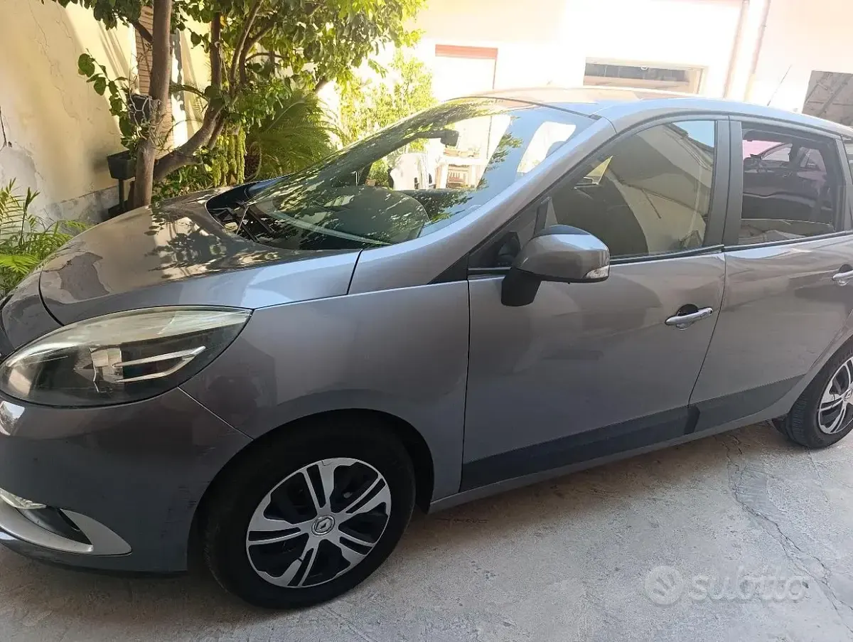 Usata Renault Scénic III XMOD 110 CV (80 kW) 2013 Grigio Monovolume