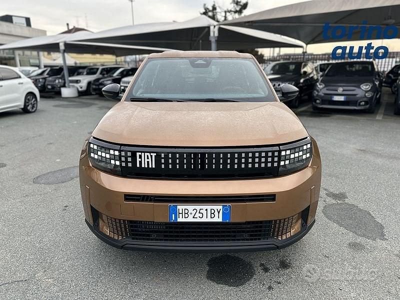 Nuova Fiat Grande Panda Icon 110 CV (80 kW) 2025 Marrone Utilitaria