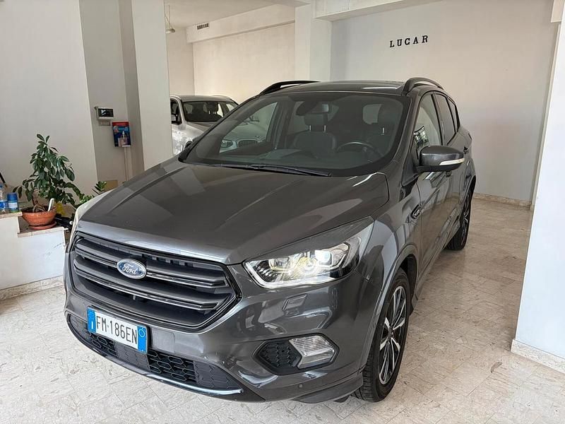 Usata Ford Kuga Business Edition 119 CV (87 kW) 2017 Grigio SUV