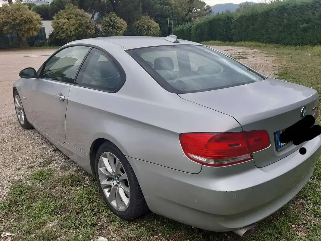 Usata BMW 320 177 CV (130 kW) 2009 Argento Coupé