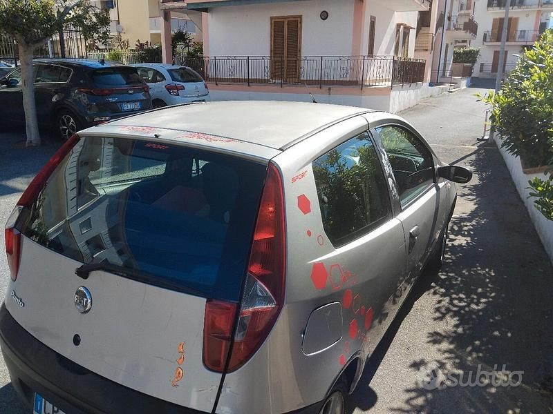 Usata Fiat Punto 80 CV (58 kW) 2004 Grigio Utilitaria