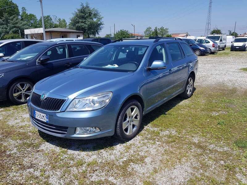 Blu/azzurro Usata 2011 Skoda Octavia Ambition Station wagon | 5500 € (Cara) - Immagine 1/4
