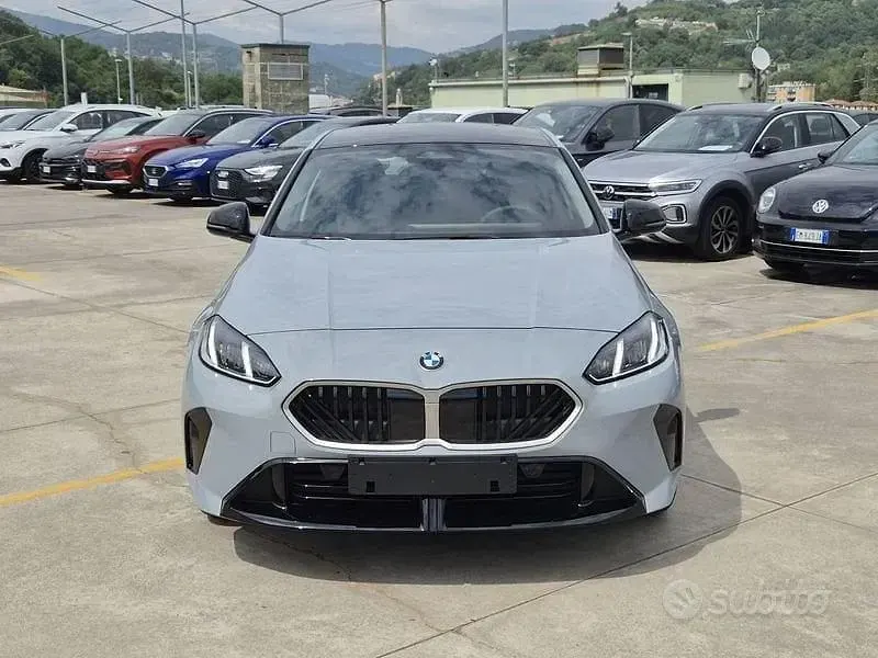 Nuova BMW 118 Efficient Dynamics 150 CV (110 kW) 2026 Grigio Utilitaria