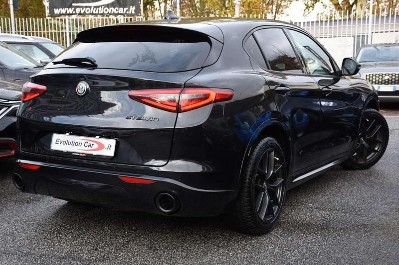 Usata Alfa Romeo Stelvio Veloce 210 CV (154 kW) 2021 Nero metallizzato SUV