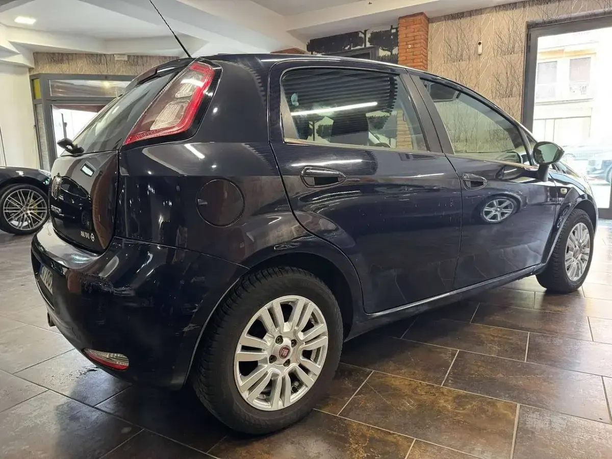 Usata Fiat Punto Lounge 84 CV (61 kW) 2015 Blu/azzurro Utilitaria