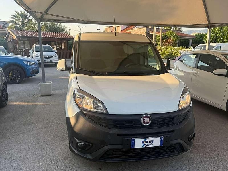 Bianco Usata 2019 Fiat Doblò Monovolume | 10.800 € (Buon prezzo) - Immagine 1/4