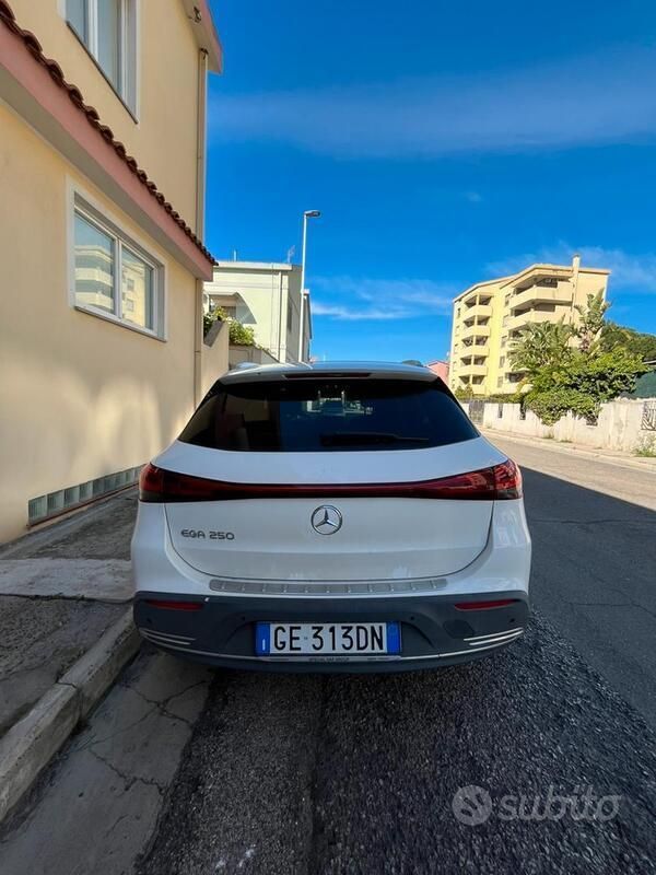 Usata Mercedes EQA250 139 kW (190 CV) 2021 Bianco SUV