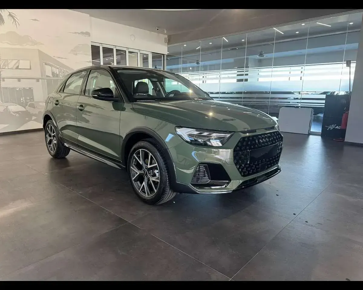 Nuova Audi A1 116 CV (85 kW) 2026 Verde SUV