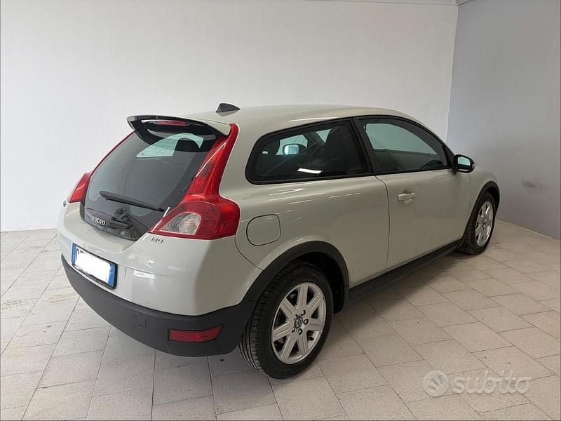 Usata Volvo C30 Summum 110 CV (80 kW) 2007 Grigio Utilitaria