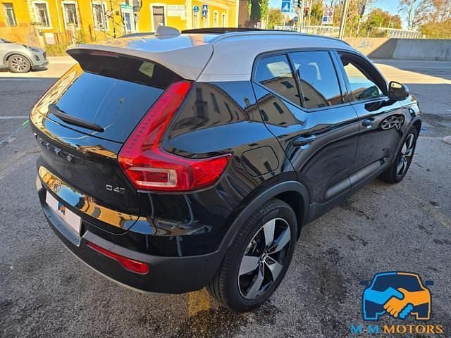 Usata Volvo XC40 Momentum 190 CV (139 kW) 2019 Nero SUV