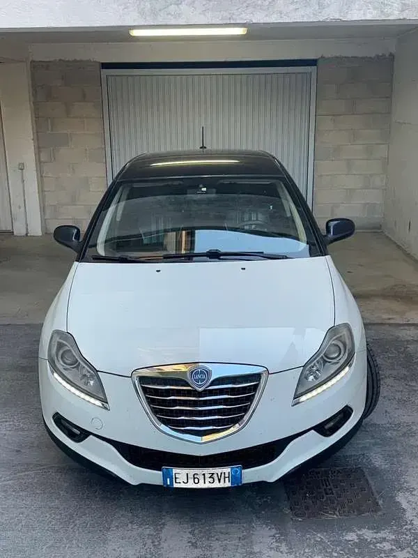 Usata Lancia Delta Gold 120 CV (88 kW) 2011 Utilitaria