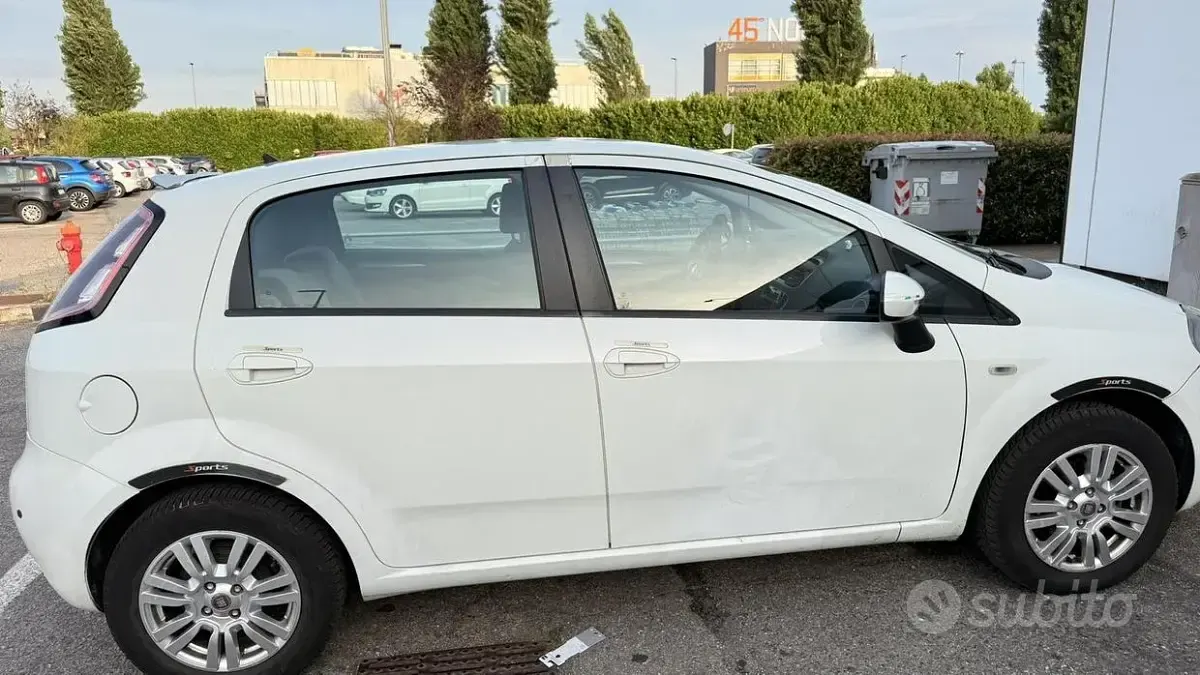 Usata Fiat Grande Punto 77 CV (56 kW) 2012 Bianco Utilitaria