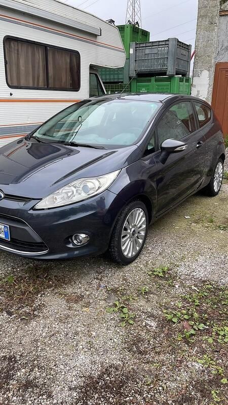 Usata Ford Fiesta 82 CV (60 kW) 2009 Blu Utilitaria