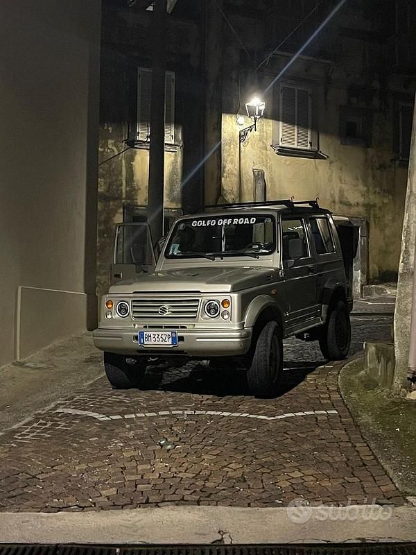 Begagnad Suzuki Samurai 69 HK (50 kW) 2000 Grå SUV