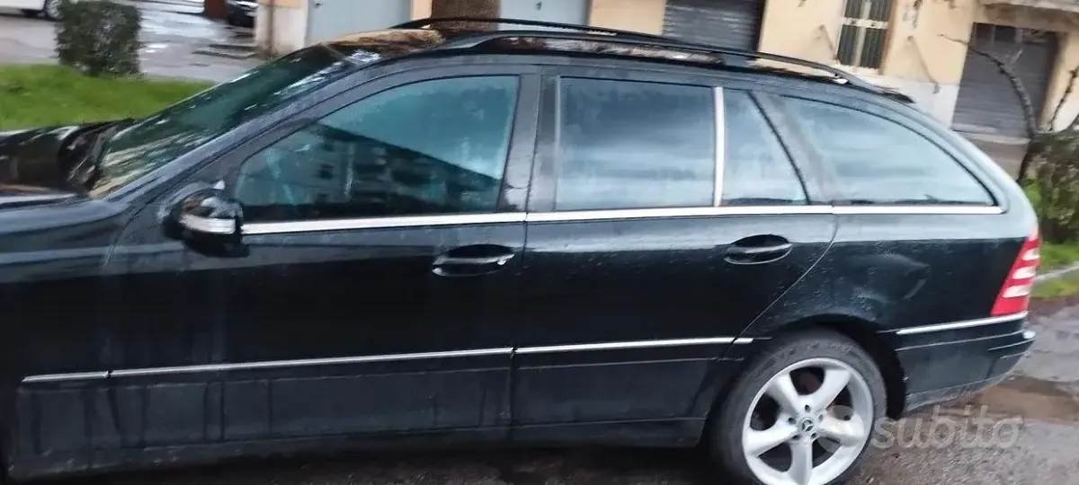 Usata Mercedes C220 150 CV (110 kW) 2004 Nero Station wagon