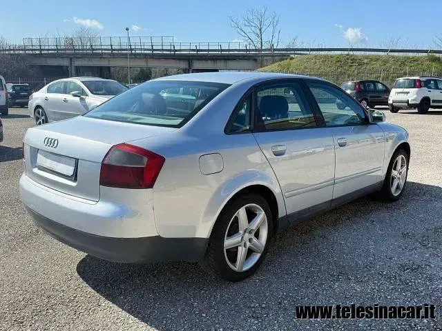Usata Audi A4 131 CV (96 kW) 2001 Grigio Berlina