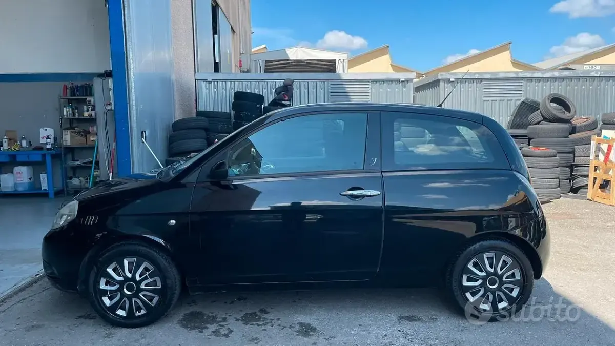 Usata Lancia Ypsilon 60 CV (44 kW) 2009 Nero Utilitaria