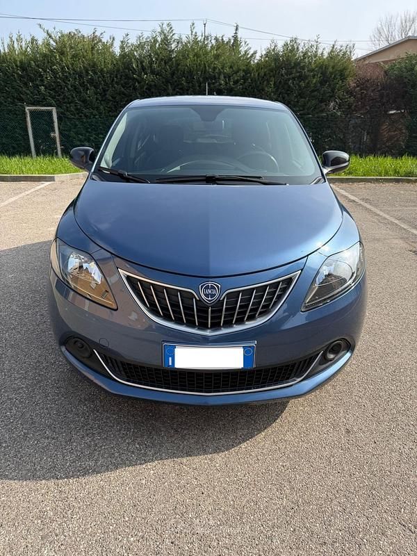 Usata Lancia Ypsilon 69 CV (50 kW) 2022 Blu Utilitaria