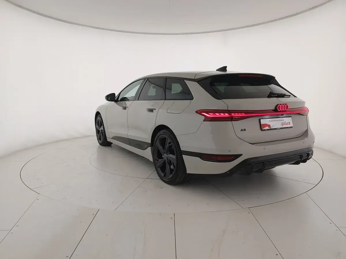 Usata Audi A6 e-tron Advanced Plus 239 kW (326 CV) 2025 Beige siam metallizzato Station wagon