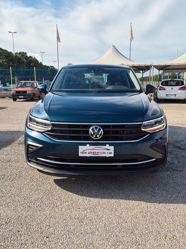 Usata VW Tiguan Life 150 CV (110 kW) 2021 Blu SUV