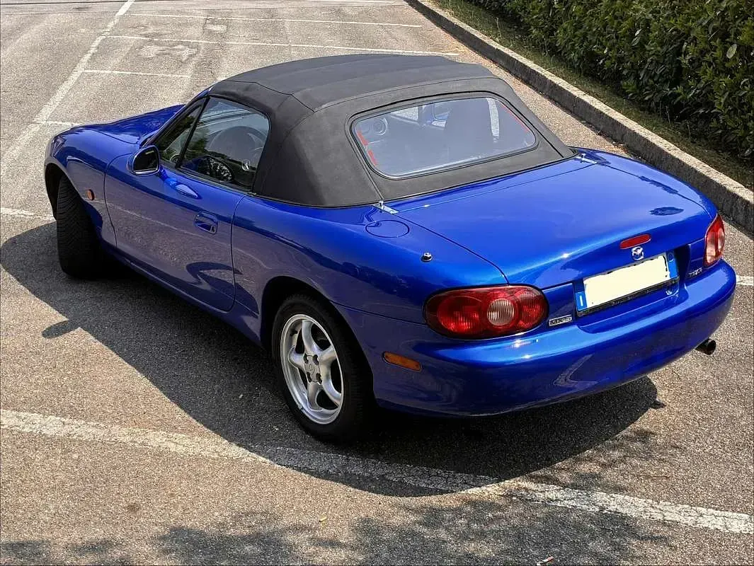 Usata Mazda MX5 110 CV (80 kW) 1998 Verde Cabrio