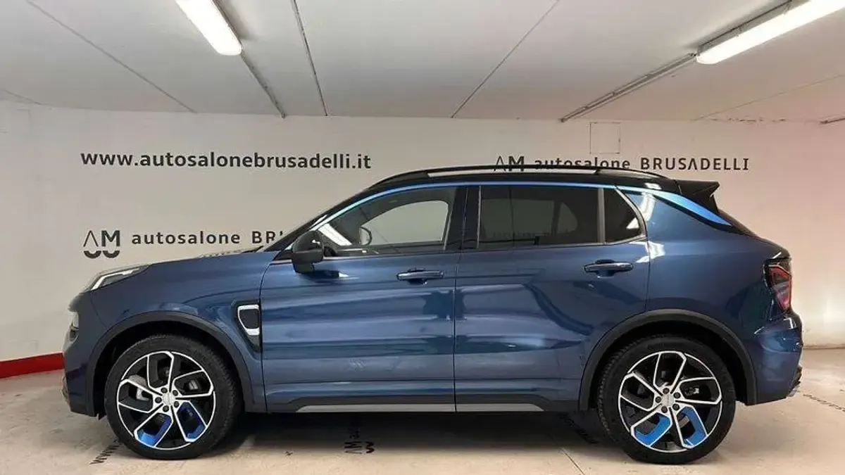 Usata Lynk & Co 01 261 CV (191 kW) 2023 Blu metallizzato SUV