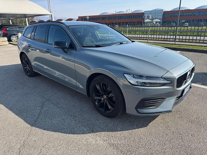 Usata Volvo V60 Business Edition 197 CV (144 kW) 2021 Grigio Station wagon