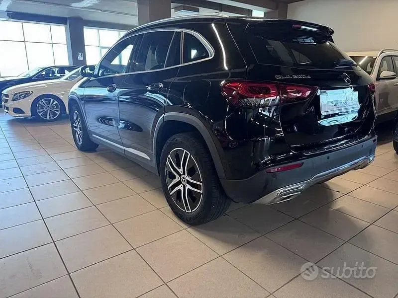 Usata Mercedes GLA200 150 CV (110 kW) 2022 Nero SUV