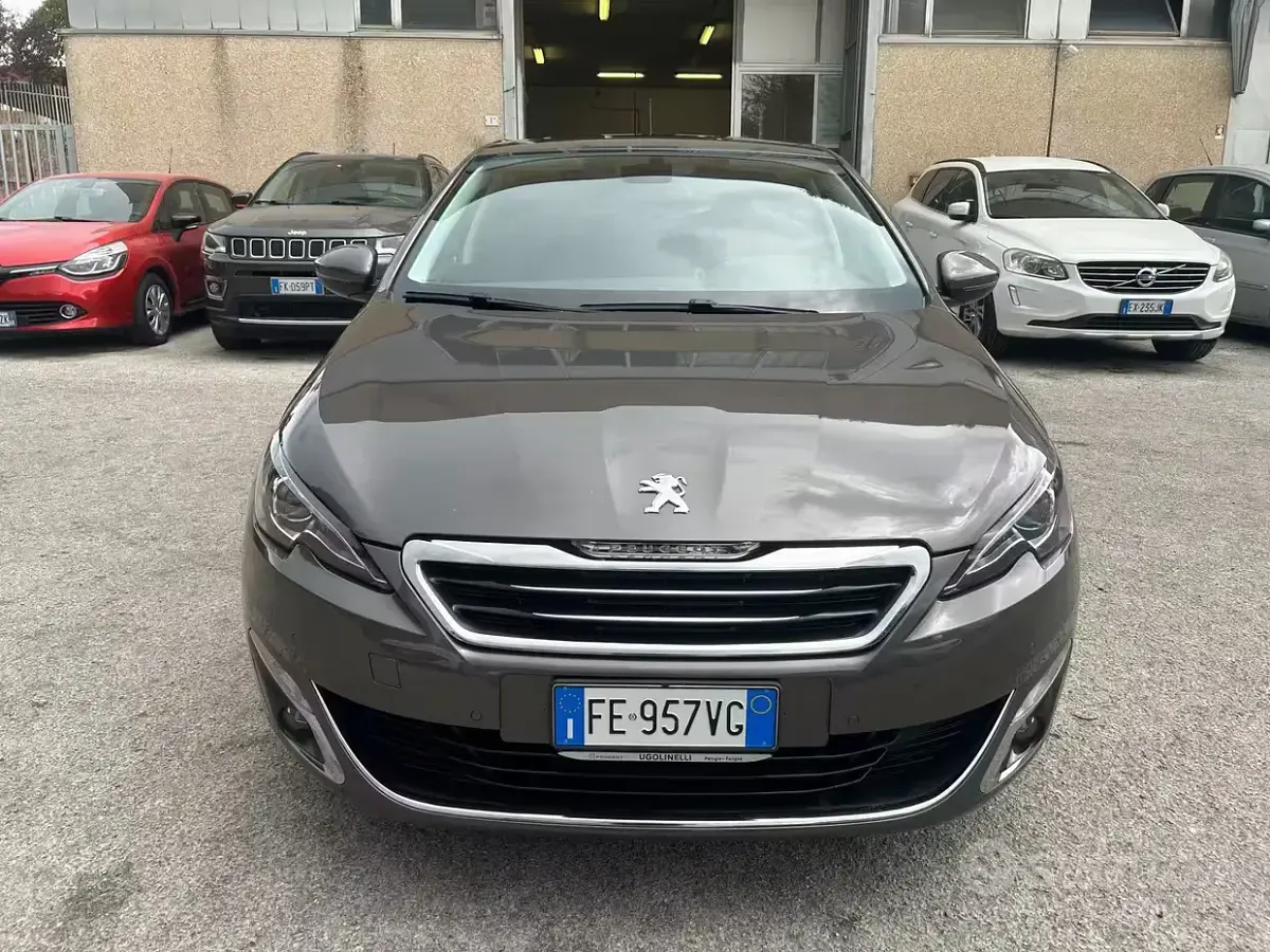 Usata Peugeot 308 GT-line 120 CV (88 kW) 2016 Marrone Berlina