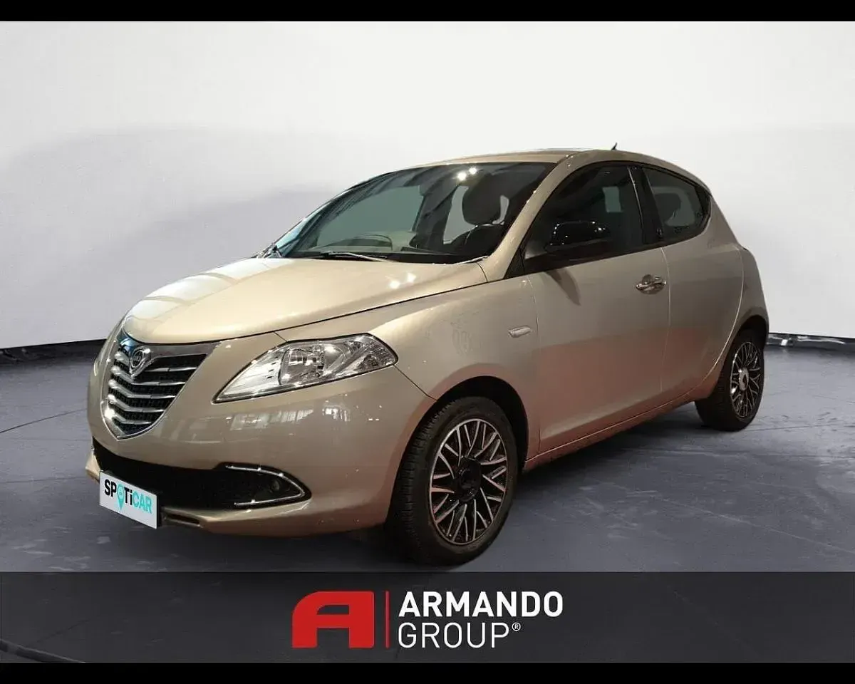 Usata Lancia Ypsilon Gold 69 CV (50 kW) 2015 Utilitaria