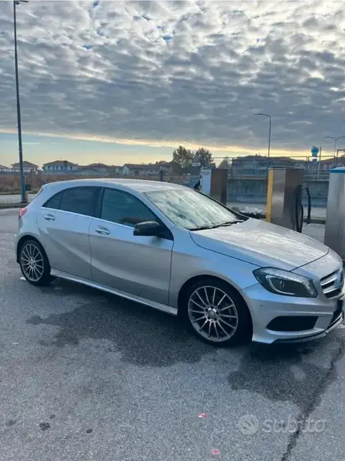 Usata Mercedes A200 136 CV (100 kW) 2014 Grigio Utilitaria