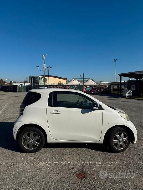 Usata Toyota iQ 98 CV (72 kW) 2010 Bianco Utilitaria