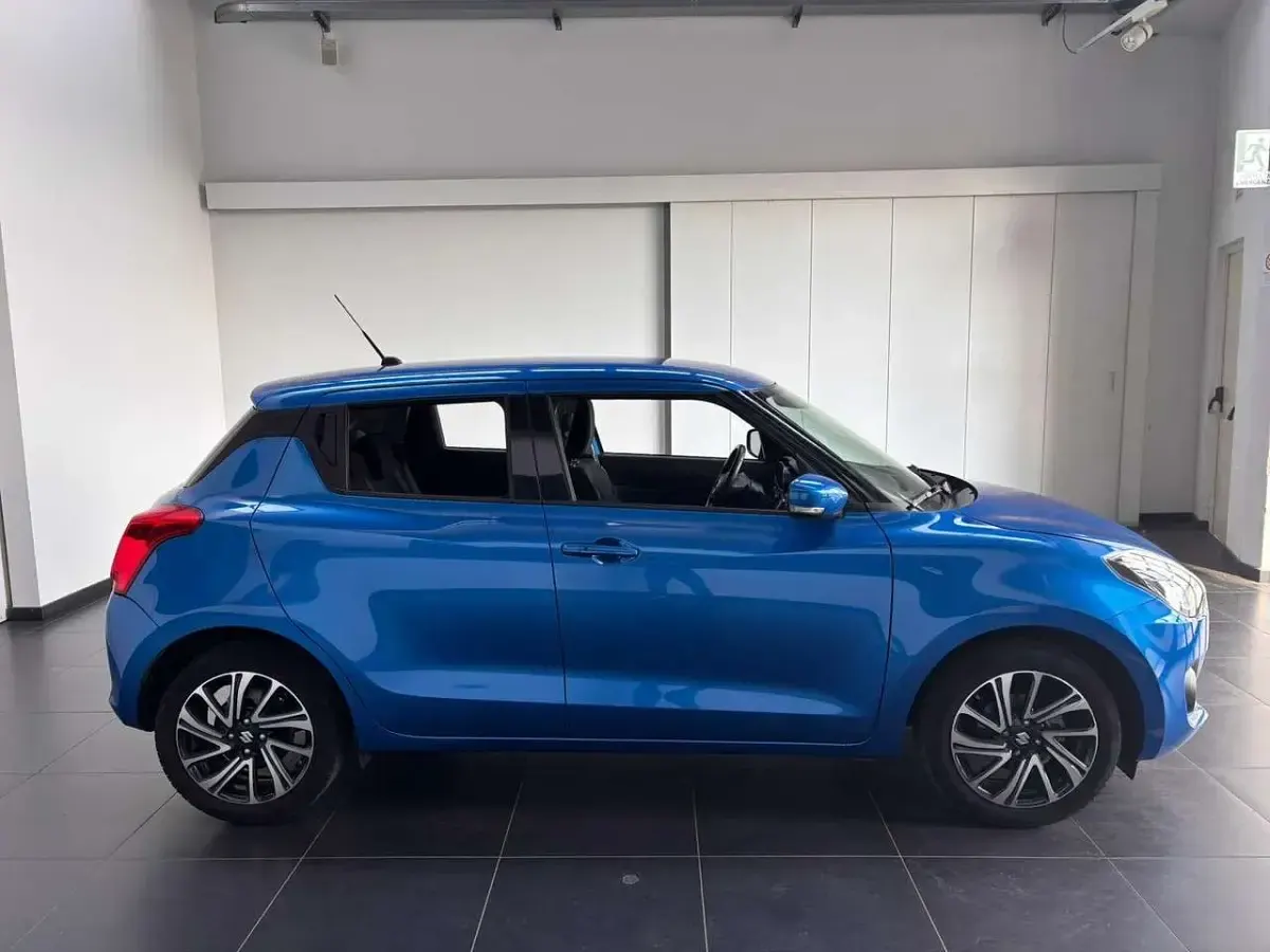 Usata Suzuki Swift 83 CV (61 kW) 2020 Blu azzorre Utilitaria