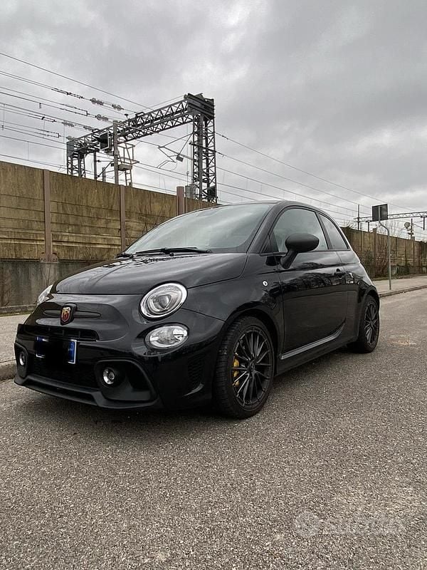 Usata Abarth 695 Competizione 180 CV (132 kW) 2024 Nero Utilitaria