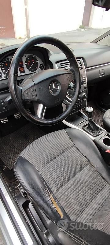Usata Mercedes 180 2007 Grigio Berlina