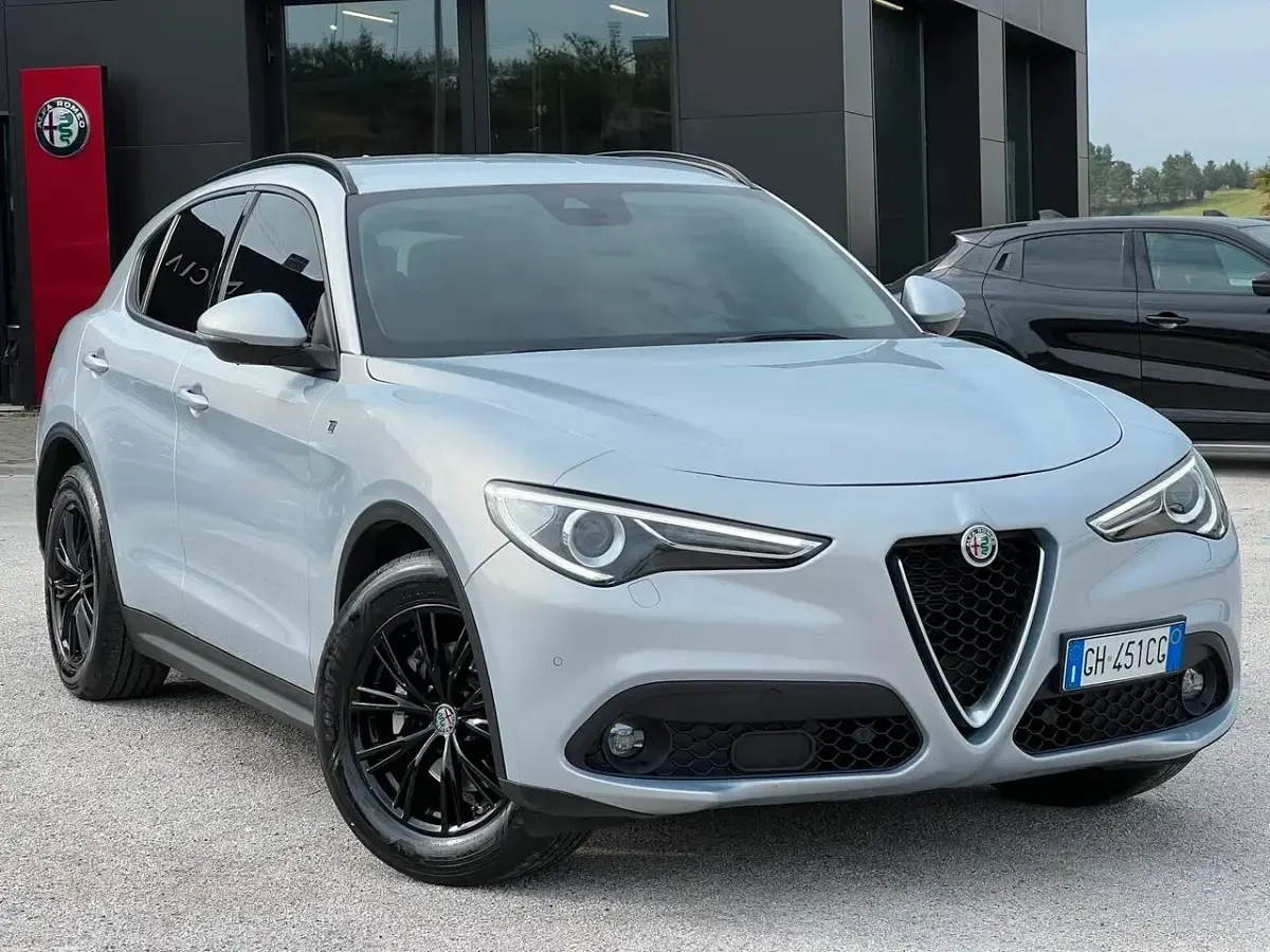Usata Alfa Romeo Stelvio Business 160 CV (117 kW) 2022 Argento SUV