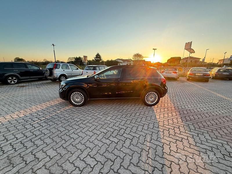 Usata Mercedes GLA180 Premium 109 CV (80 kW) 2017 Nero SUV