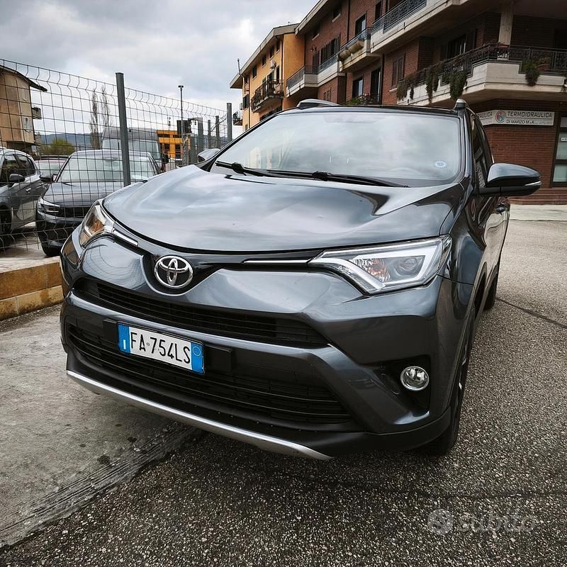 Usata Toyota RAV4 Style 143 CV (105 kW) 2016 Grigio SUV